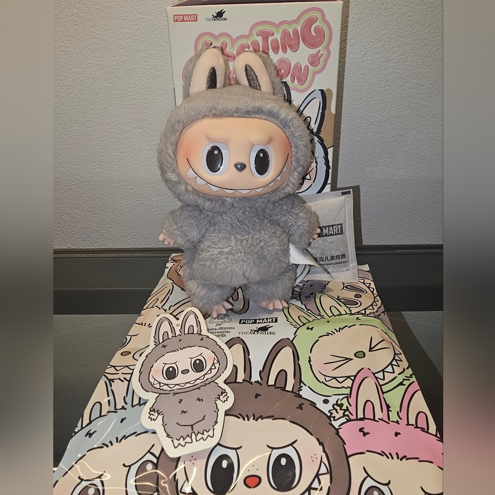 🚨SOLD🚨 Labubu Exciting Macaron • Sesame Bean • With Melody Outfit - Picture 3 of 11